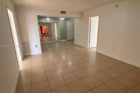 Condominio en venta en Lauderhill, Florida, 2 dormitorios, 90.3 m2 № 1992682 - foto 3
