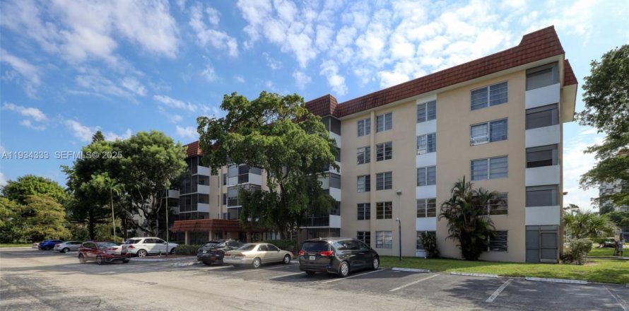 Condominio en Lauderhill, Florida, 2 dormitorios  № 1992682