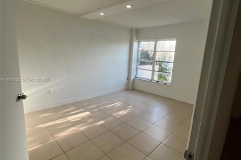Condominio en venta en Lauderhill, Florida, 2 dormitorios, 90.3 m2 № 1992682 - foto 4