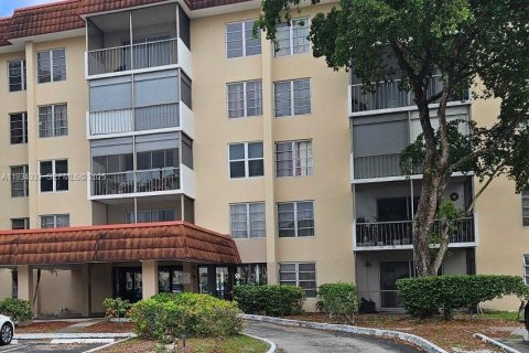 Condominio en venta en Lauderhill, Florida, 2 dormitorios, 90.3 m2 № 1992682 - foto 2