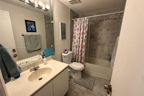 Townhouse in Miami, Florida 2 bedrooms, 107.02 sq.m. № 1730718 - photo 16