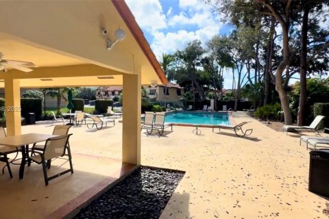 Townhouse in Miami, Florida 2 bedrooms, 107.02 sq.m. № 1730718 - photo 22