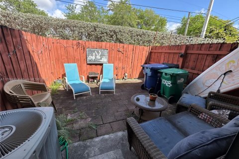 Townhouse in Miami, Florida 2 bedrooms, 107.02 sq.m. № 1730718 - photo 18