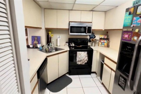 Townhouse in Miami, Florida 2 bedrooms, 107.02 sq.m. № 1730718 - photo 4