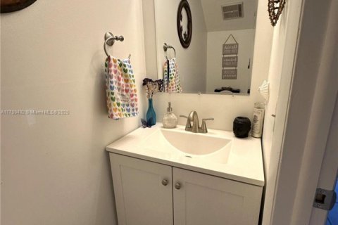 Townhouse in Miami, Florida 2 bedrooms, 107.02 sq.m. № 1730718 - photo 8
