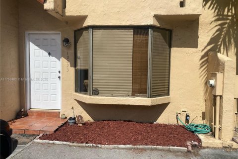 Townhouse in Miami, Florida 2 bedrooms, 107.02 sq.m. № 1730718 - photo 19