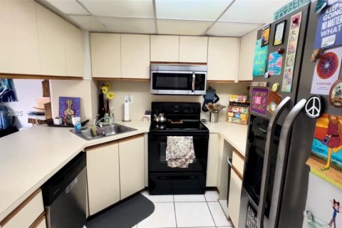 Townhouse in Miami, Florida 2 bedrooms, 107.02 sq.m. № 1730718 - photo 5