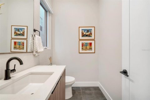 Townhouse in Saint Petersburg, Florida 2 bedrooms, 155.98 sq.m. № 2312883 - photo 12