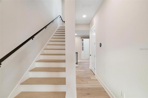 Townhouse in Saint Petersburg, Florida 2 bedrooms, 155.98 sq.m. № 2312883 - photo 30