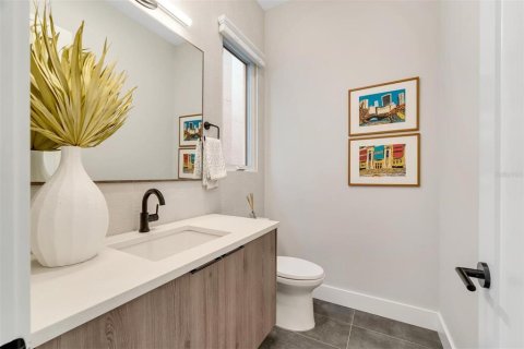 Townhouse in Saint Petersburg, Florida 2 bedrooms, 155.98 sq.m. № 2312883 - photo 13