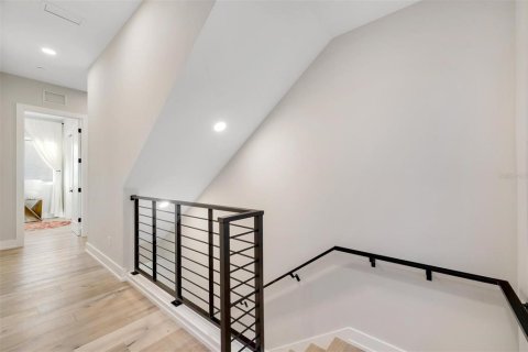 Townhouse in Saint Petersburg, Florida 2 bedrooms, 155.98 sq.m. № 2312883 - photo 24