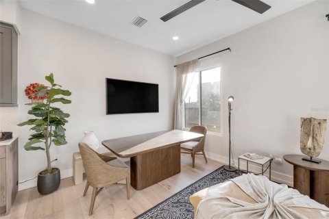 Townhouse in Saint Petersburg, Florida 2 bedrooms, 155.98 sq.m. № 2312883 - photo 16