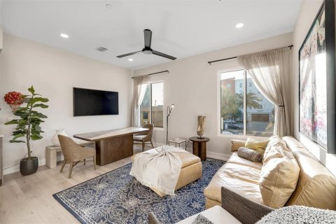 Townhouse in Saint Petersburg, Florida 2 bedrooms, 155.98 sq.m. № 2312883 - photo 20