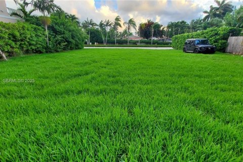 Terrain à Bay Harbor Islands, Floride № 2038852