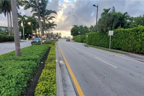 Terreno en venta en Bay Harbor Islands, Florida № 2038852 - foto 3