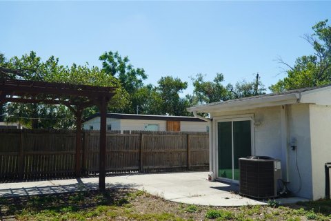 Villa ou maison à louer à Tampa, Floride: 5 chambres, 177.72 m2 № 2157123 - photo 3
