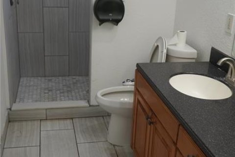 Villa ou maison à louer à Tampa, Floride: 5 chambres, 177.72 m2 № 2157123 - photo 16