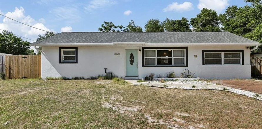 Villa ou maison à Tampa, Floride 5 chambres, 177.72 m2 № 2157123