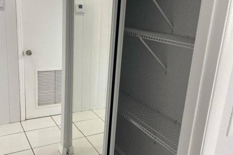 Снять в аренду кондоминиум в Дирфилд-Бич, Флорида 1 комната, 60.39м2, № 2269086 - фото 18