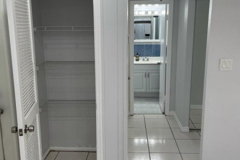 Снять в аренду кондоминиум в Дирфилд-Бич, Флорида 1 комната, 60.39м2, № 2269086 - фото 8