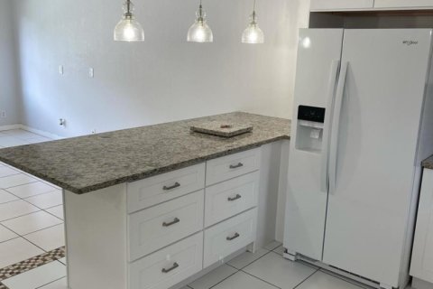Снять в аренду кондоминиум в Дирфилд-Бич, Флорида 1 комната, 60.39м2, № 2269086 - фото 3