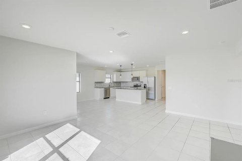 Villa ou maison à louer à North Fort Myers, Floride: 4 chambres, 171.87 m2 № 2099061 - photo 9
