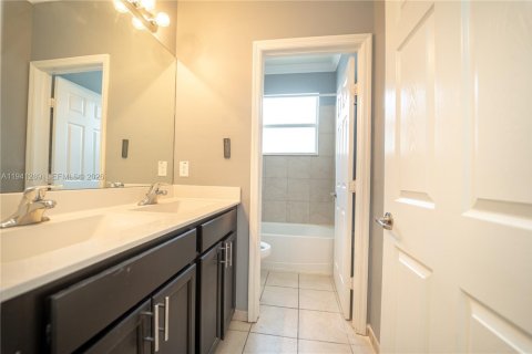 Villa ou maison à vendre à Homestead, Floride: 5 chambres, 201.6 m2 № 1998851 - photo 27