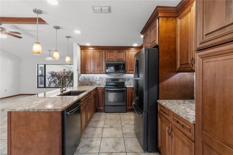 Casa en venta en Spring Hill, Florida, 3 dormitorios, 192.31 m2 № 2420288 - foto 23