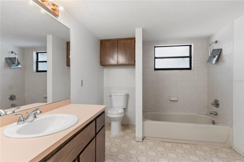 Casa en venta en Spring Hill, Florida, 3 dormitorios, 192.31 m2 № 2420288 - foto 11