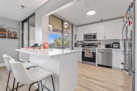 Copropriété à vendre à Miami, Floride: 2 chambres, 111.2 m2 № 1987012 - photo 6