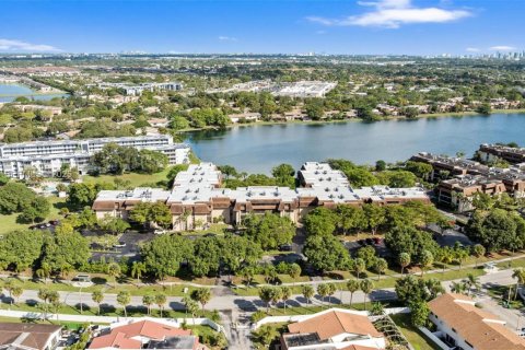 Copropriété à vendre à Miami, Floride: 2 chambres, 111.2 m2 № 1987012 - photo 28