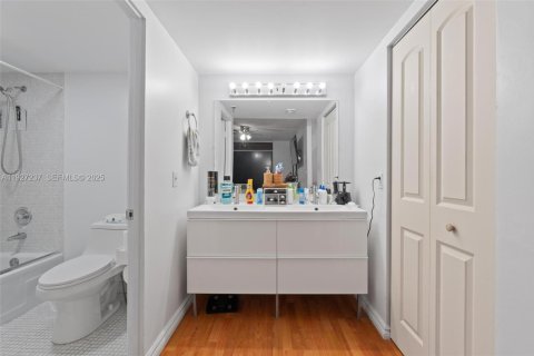 Copropriété à vendre à Miami, Floride: 2 chambres, 111.2 m2 № 1987012 - photo 14
