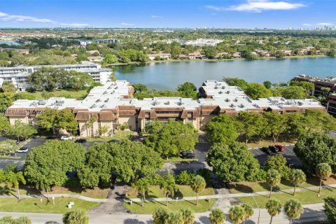 Copropriété à vendre à Miami, Floride: 2 chambres, 111.2 m2 № 1987012 - photo 25