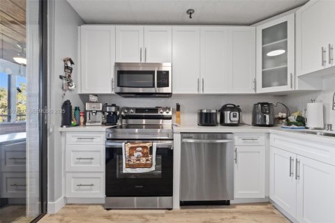 Copropriété à vendre à Miami, Floride: 2 chambres, 111.2 m2 № 1987012 - photo 7