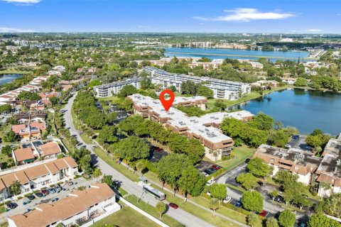 Copropriété à vendre à Miami, Floride: 2 chambres, 111.2 m2 № 1987012 - photo 29