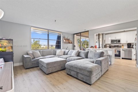 Copropriété à vendre à Miami, Floride: 2 chambres, 111.2 m2 № 1987012 - photo 3