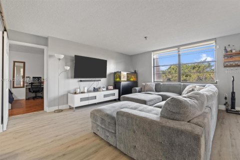 Copropriété à vendre à Miami, Floride: 2 chambres, 111.2 m2 № 1987012 - photo 1