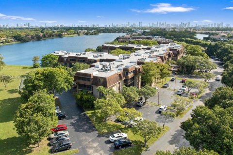 Copropriété à vendre à Miami, Floride: 2 chambres, 111.2 m2 № 1987012 - photo 24