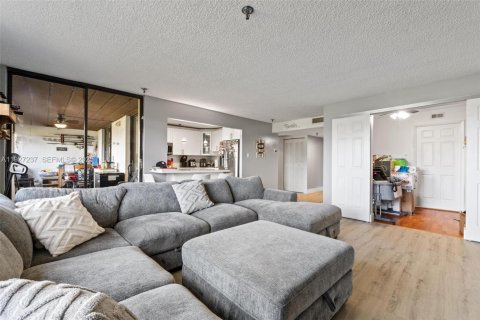 Copropriété à vendre à Miami, Floride: 2 chambres, 111.2 m2 № 1987012 - photo 2