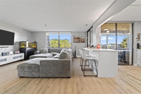 Copropriété à vendre à Miami, Floride: 2 chambres, 111.2 m2 № 1987012 - photo 4