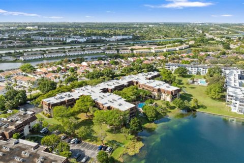 Copropriété à vendre à Miami, Floride: 2 chambres, 111.2 m2 № 1987012 - photo 30