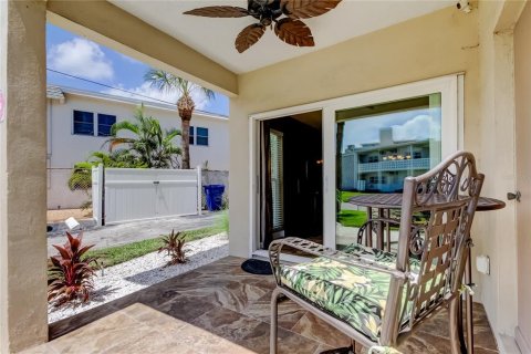 Condominio en venta en Saint Pete Beach, Florida, 2 dormitorios, 92.9 m2 № 1893714 - foto 25