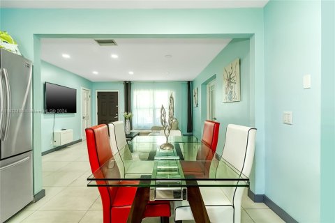 House in Hallandale Beach, Florida 4 bedrooms, 143.26 sq.m. № 1704382 - photo 6