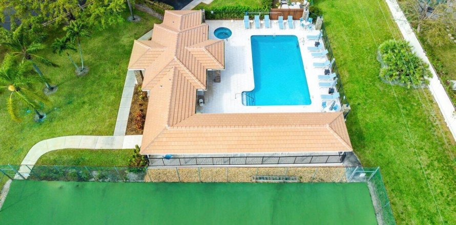 House in Delray Beach, Florida 3 bedrooms, 223.34 sq.m. № 1079729