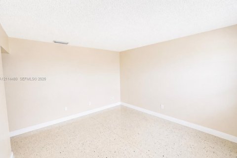 Apartamento en alquiler en Hialeah, Florida, 1 dormitorio № 2435730 - foto 7