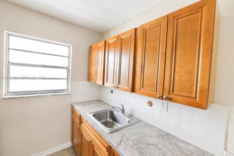 Apartamento en alquiler en Hialeah, Florida, 1 dormitorio № 2435730 - foto 2