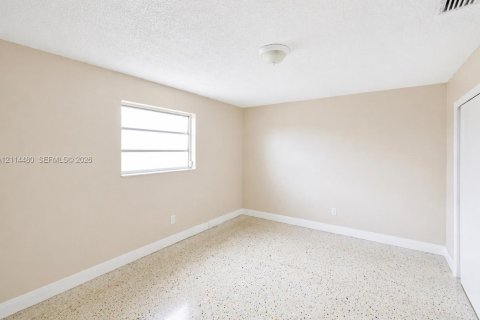 Apartamento en alquiler en Hialeah, Florida, 1 dormitorio № 2435730 - foto 3