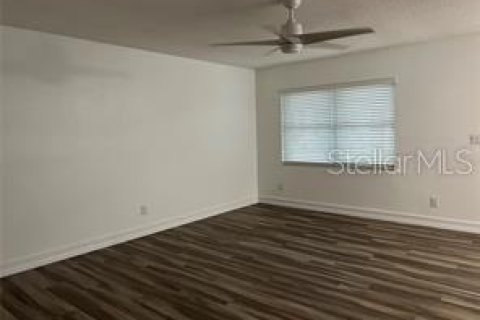 Condo in Sun City Center, Florida, 2 bedrooms  № 1560658 - photo 11
