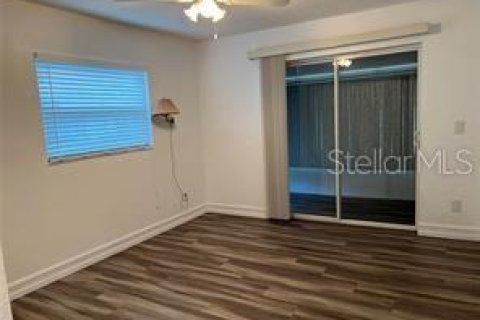Condo in Sun City Center, Florida, 2 bedrooms  № 1560658 - photo 16