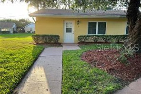 Condo in Sun City Center, Florida, 2 bedrooms  № 1560658 - photo 1
